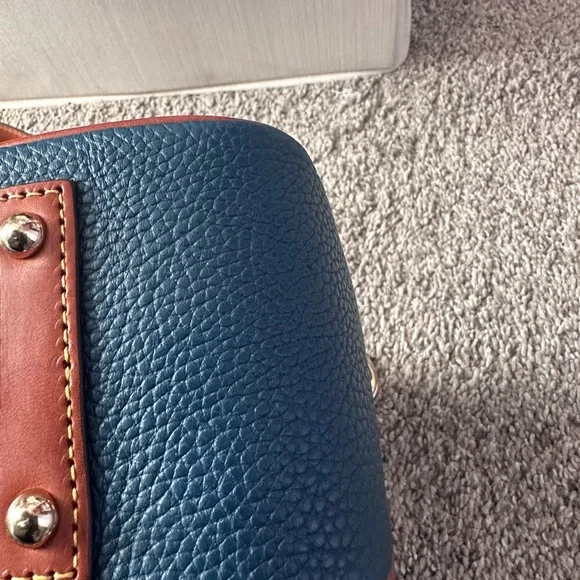 EUC Dooney & Bourke Jean Shoulder Bag with Slim Jean Wristlet - Picture 2 of 10